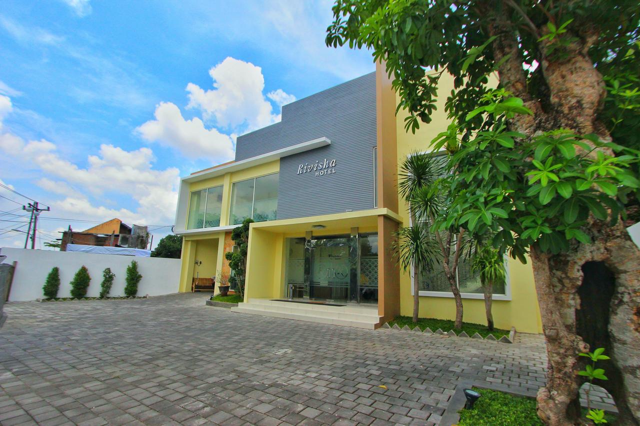 Rivisha Hotel Maguwo Exterior photo