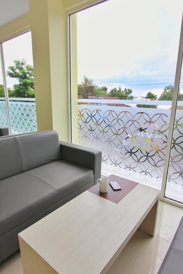 Rivisha Hotel Maguwo Exterior photo
